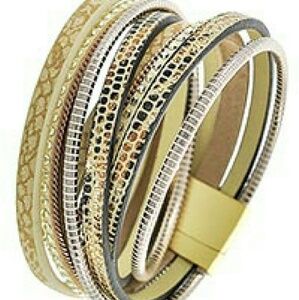 Wrap bracelet magnetic closure